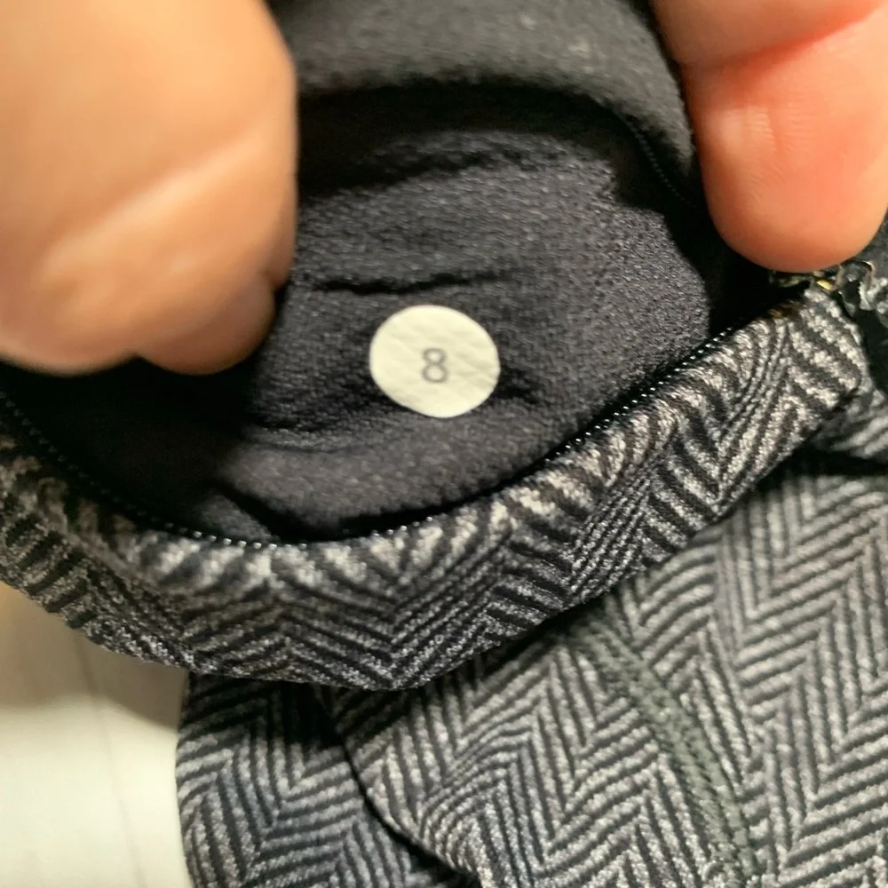 Lululemon Herringbone leggings. Black/gray. Size 8. - Picture 4 of 12